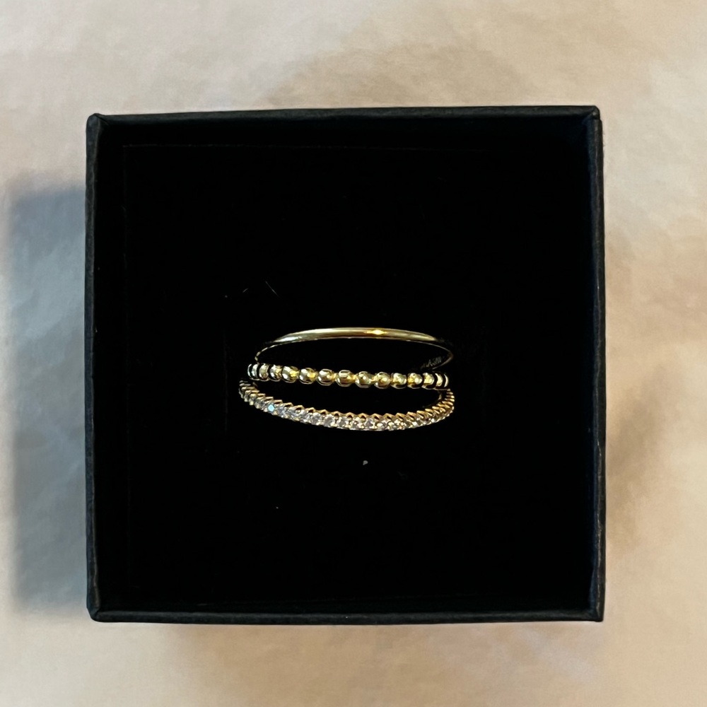 SHASHI Aura Ring Set in Gold Size 7 - Picture 3 of 3